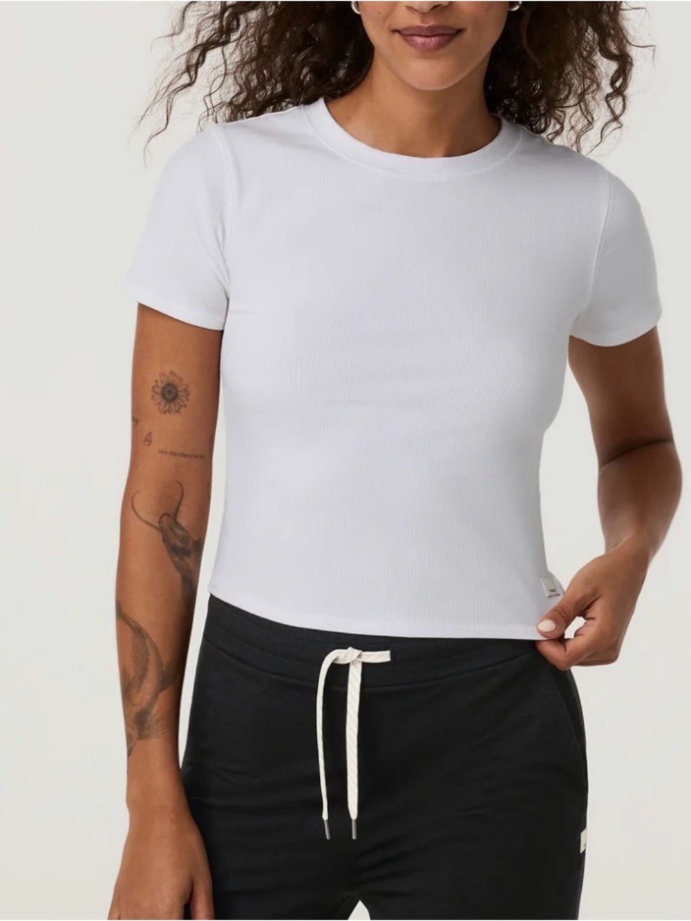 Vuori Performance Ribbed White tee size XL NWOT